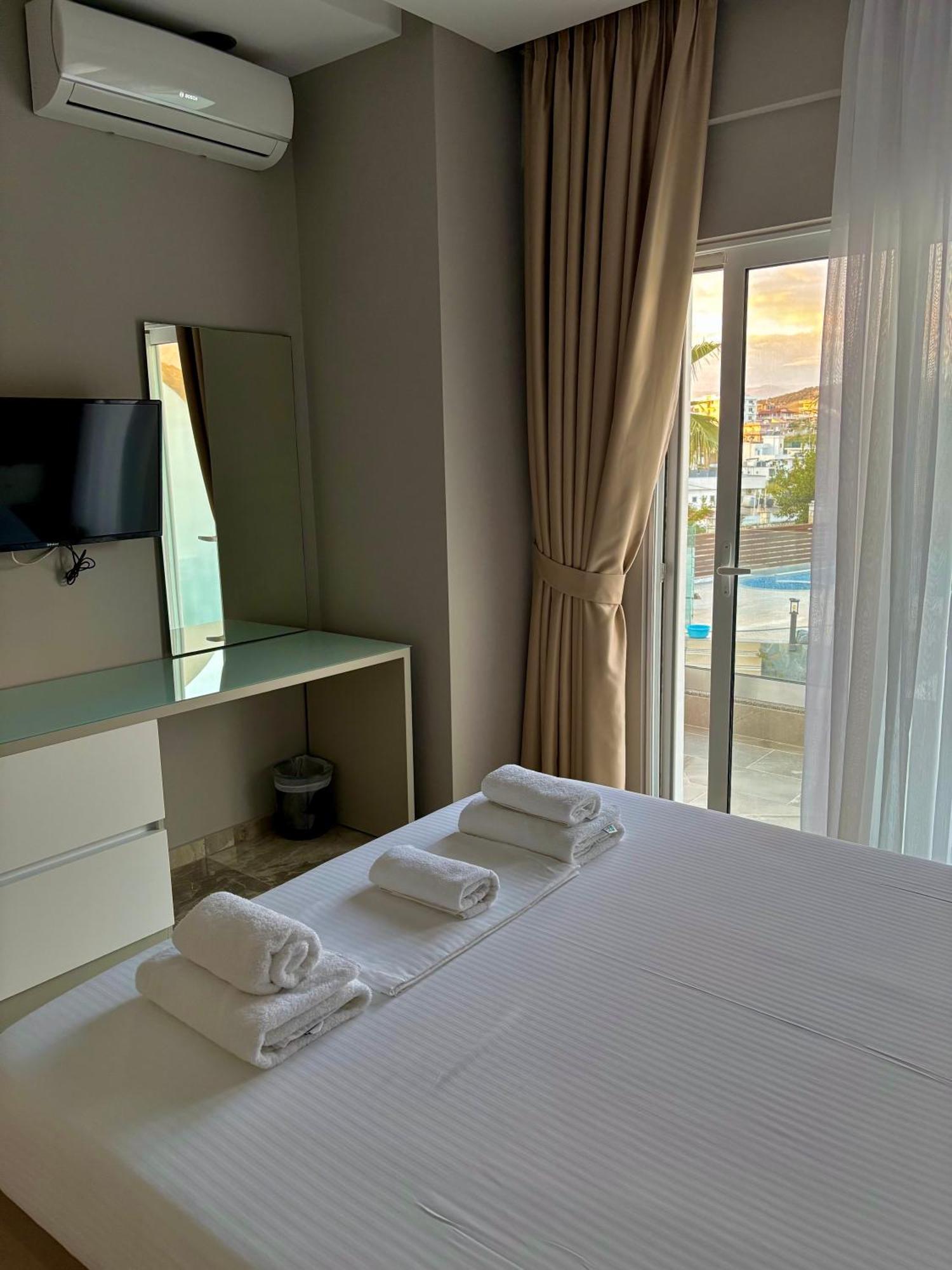 Blue Water Hotel Ksamil Kültér fotó